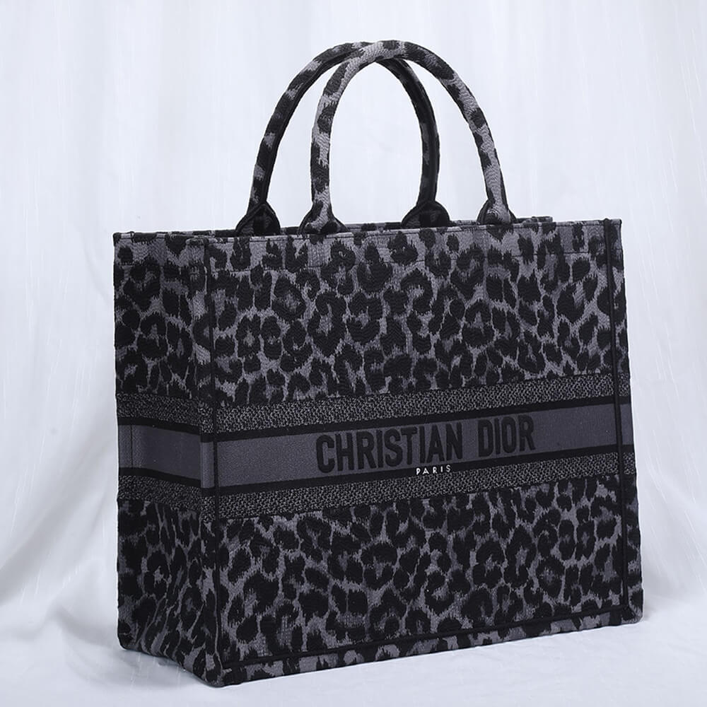large D*or book tote