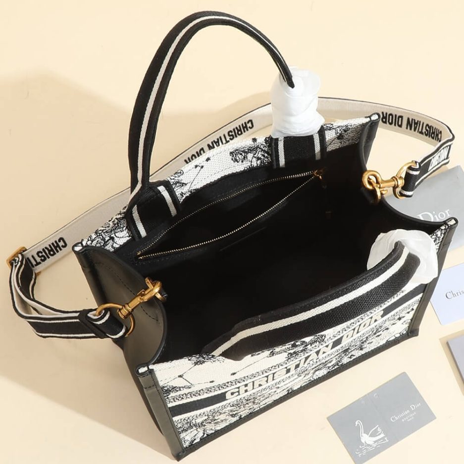 small D*or book tote