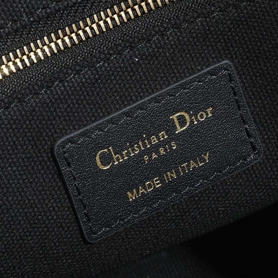 small D*or book tote