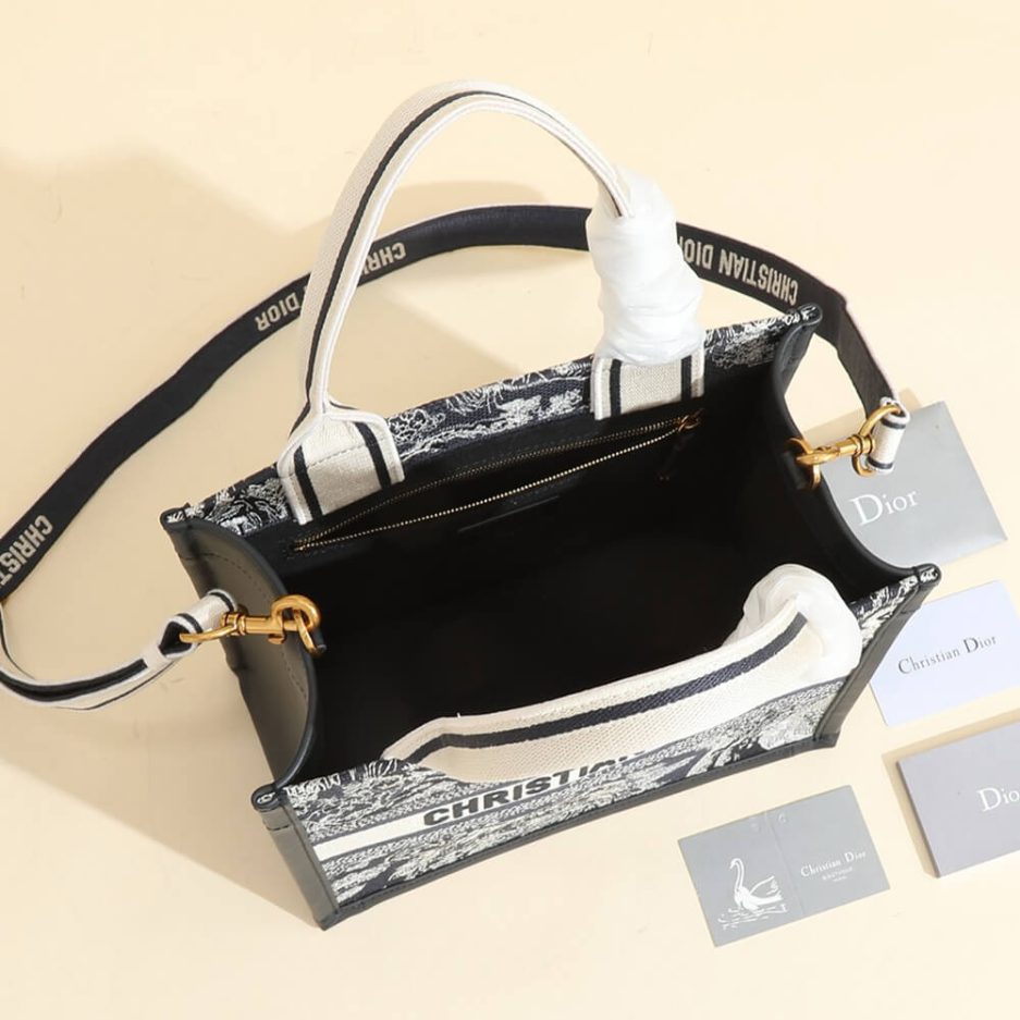 small D*or book tote